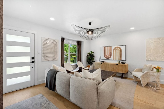 living room featuring light wood-style flooring, recessed lighting, and baseboards