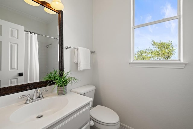 full bathroom featuring crown molding, vanity, a shower with curtain, baseboards, and toilet