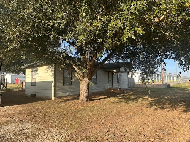 exterior space featuring crawl space