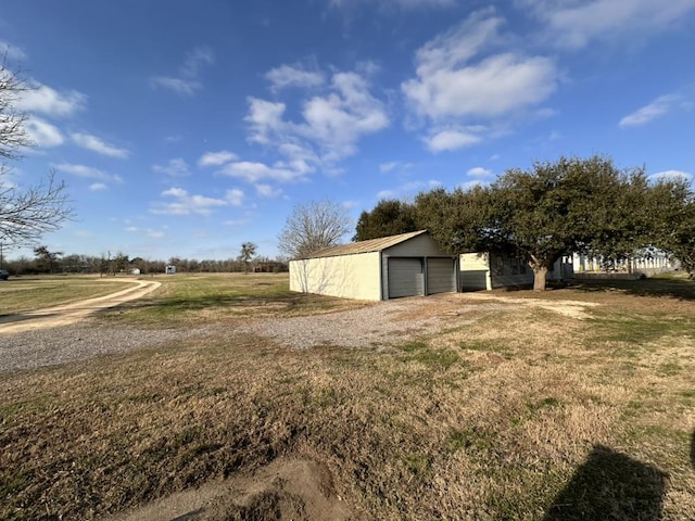 view of yard with an outdoor structure