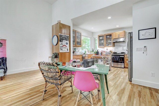 809 E 44th St, Austin, TX 78751 - dining area featuring light wood-style floors, baseboards, and recessed lighting