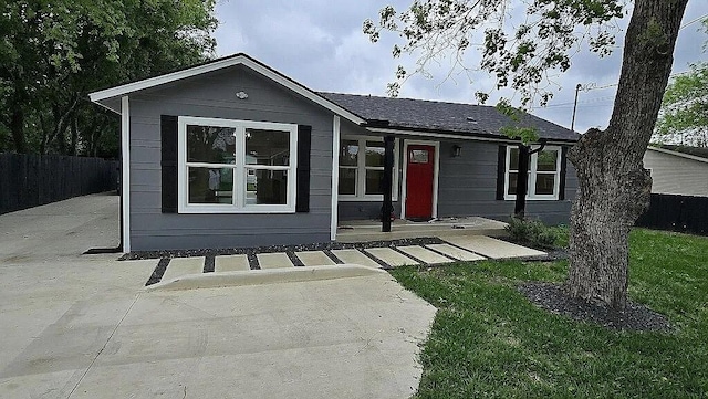 ranch-style house with fence
