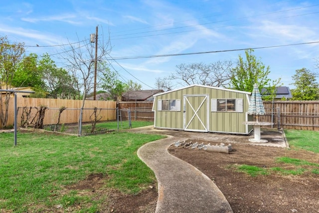 view of yard featuring an outdoor structure, a storage unit, and a fenced backyard