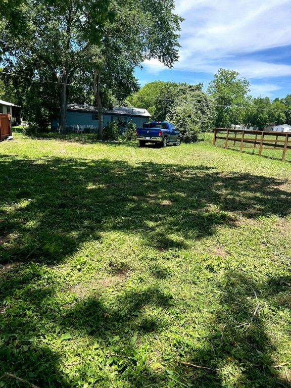 704 Hill St, Smithville, TX 78957