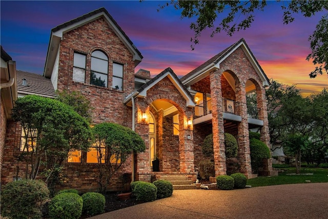 20 Hedgebrook Way, The Hills, TX 78738 - traditional-style house featuring a balcony and brick siding