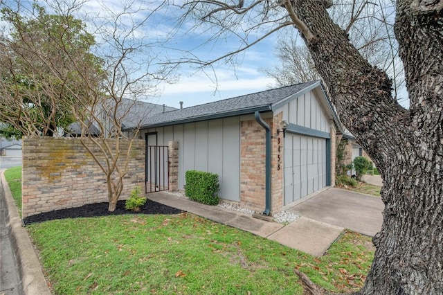 9458 Singing Quail Dr, Austin, TX 78758 - view of garage