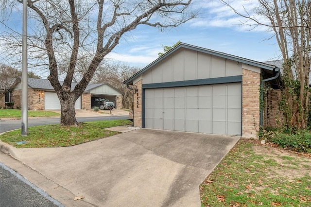 9458 Singing Quail Dr, Austin, TX 78758 - garage featuring concrete driveway