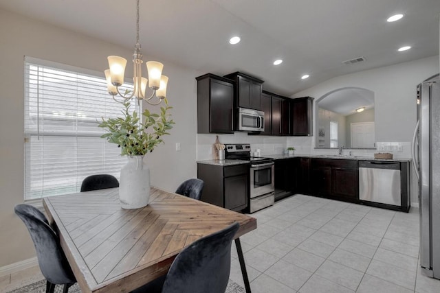 kitchen with visible vents, decorative backsplash, stainless steel appliances, and a sink
