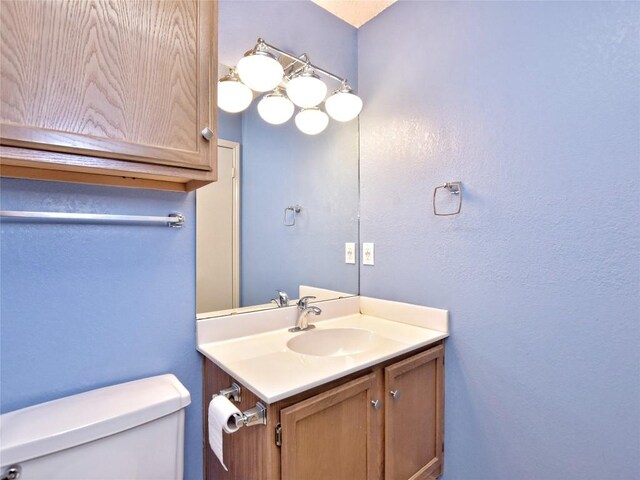 8411 Glen Canyon Dr, Round Rock, TX 78681 - half bath featuring toilet and vanity