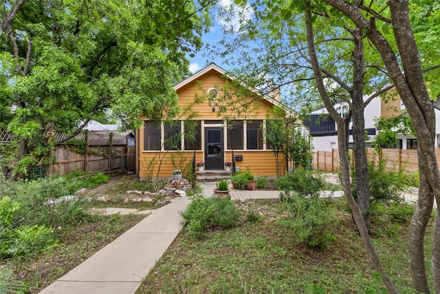 2105 Brackenridge St, Austin, TX 78704 - bungalow-style house featuring fence
