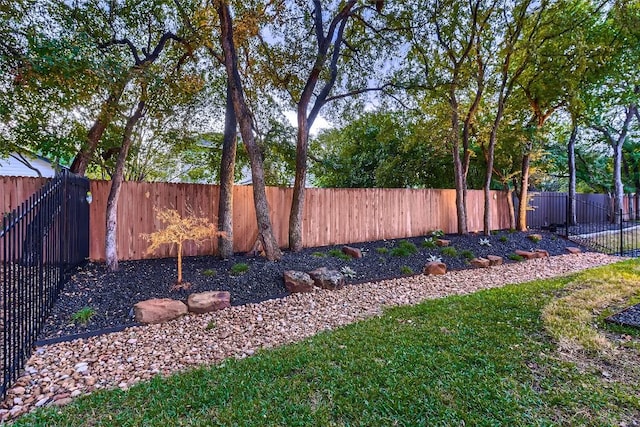 view of yard featuring a fenced backyard