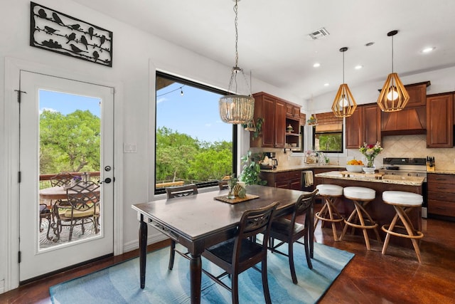 45 Saddle Rock Rdg, Wimberley, TX 78676 - dining room featuring a chandelier, visible vents, and recessed lighting