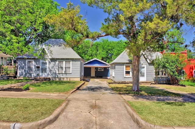 504 E 38 1/2 St Unit 504, 504B, 506, Austin, TX 78751 - view of front of property featuring a front lawn, concrete driveway, and a garage