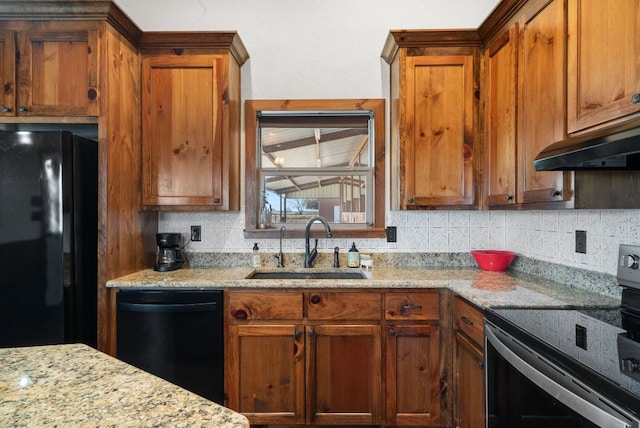kitchen featuring under cabinet range hood, a sink, backsplash, and black appliances