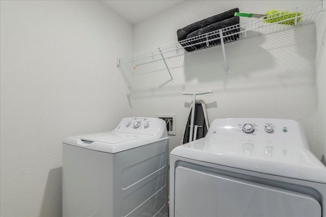 17216 Farmhouse Ln, Elgin, TX 78621 - laundry area with washer and clothes dryer
