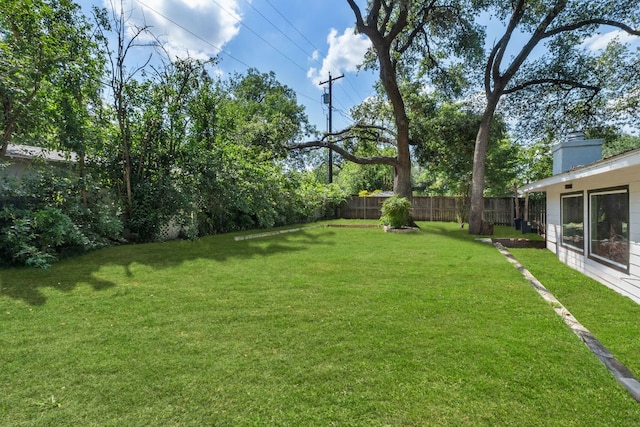 5800 Marilyn Dr, Austin, TX 78757 - view of yard