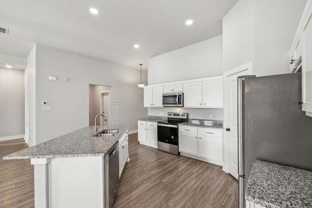 206 N Winston Dr, Fredericksburg, TX 78624 - kitchen with a sink, stainless steel appliances, light wood-style flooring, white cabinetry, and visible vents