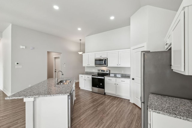 206 N Winston Dr, Fredericksburg, TX 78624 - kitchen featuring white cabinetry, wood finished floors, stainless steel appliances, and a sink