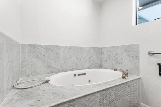 11525 Spring Hill Dr, Austin, TX 78753 - full bathroom featuring a jetted tub
