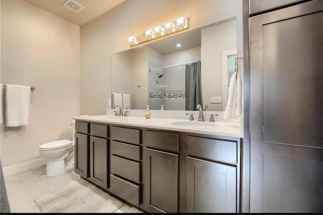 1302 E 3rd St, Austin, TX 78702 - bathroom with double vanity and a shower with shower curtain