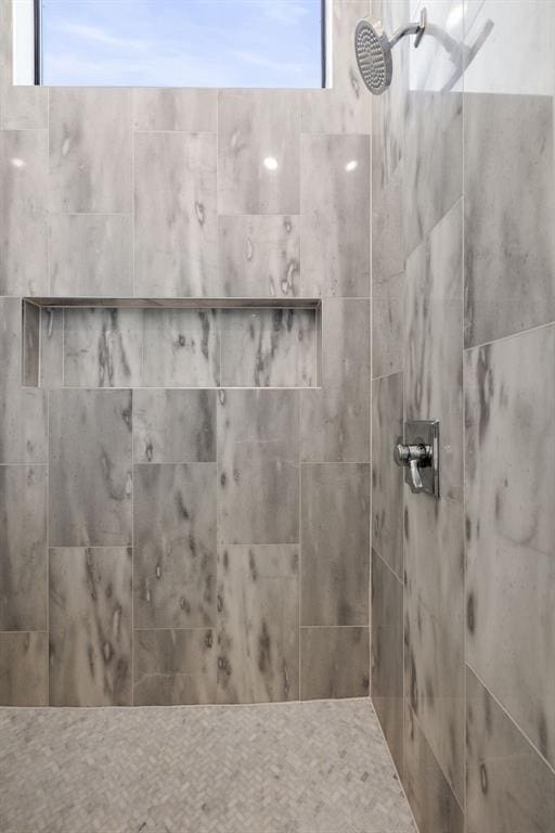 interior details with a tile shower