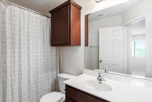 608 Lookout Tree Ln, Round Rock, TX 78664 - bathroom featuring toilet, vanity, a shower with shower curtain, and visible vents