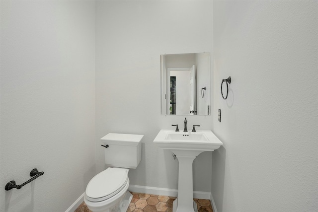 3614 Serena Woods Ct, Austin, TX 78759 - bathroom with baseboards and toilet