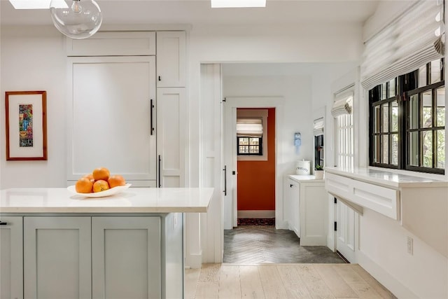 1004 Gaston Ave, Austin, TX 78703 - bathroom featuring baseboards and a skylight