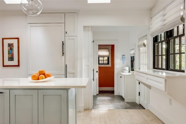 1004 Gaston Ave, Austin, TX 78703 - bathroom featuring baseboards and a skylight