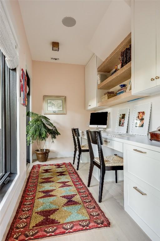 1004 Gaston Ave, Austin, TX 78703 - office space with built in study area