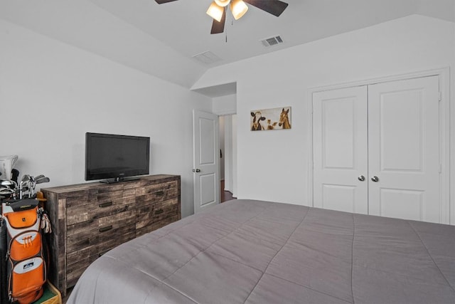 600 Spurlock Way, Liberty Hill, TX 78642 - bedroom featuring vaulted ceiling, a closet, and a ceiling fan