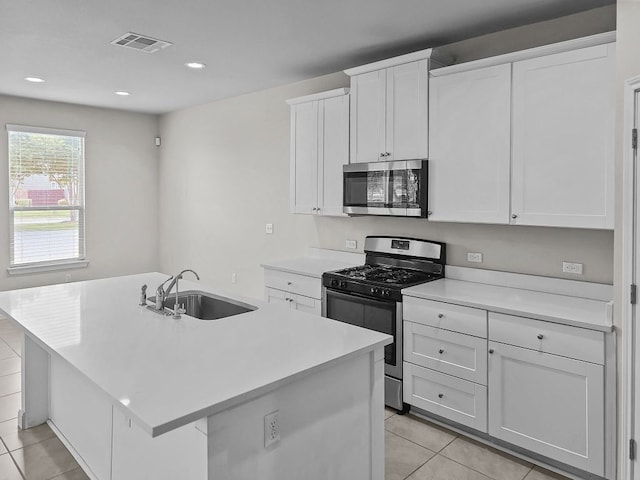 kitchen featuring a sink, light tile patterned flooring, stainless steel appliances, light countertops, and visible vents