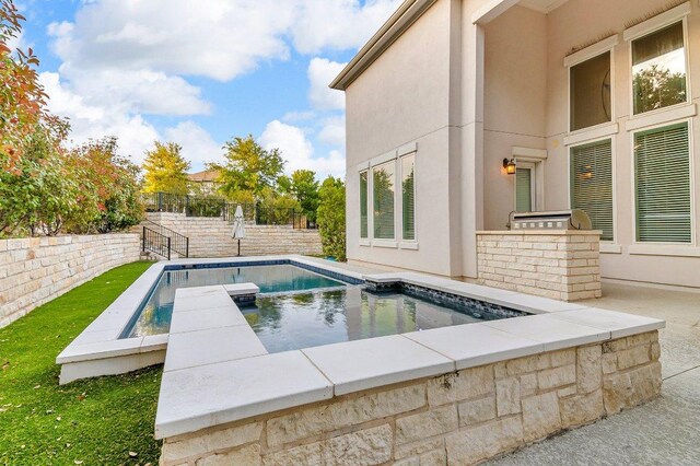 2601 Montebelluna Pl, Leander, TX 78641 - view of pool featuring exterior kitchen, a fenced backyard, and an in-ground hot tub