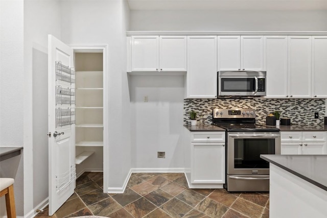 2918 N 620th Rd Unit O282, Austin, TX 78734 - kitchen with stainless steel appliances, dark countertops, and tasteful backsplash