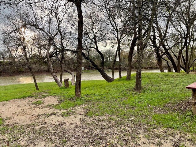 view of yard featuring a water view