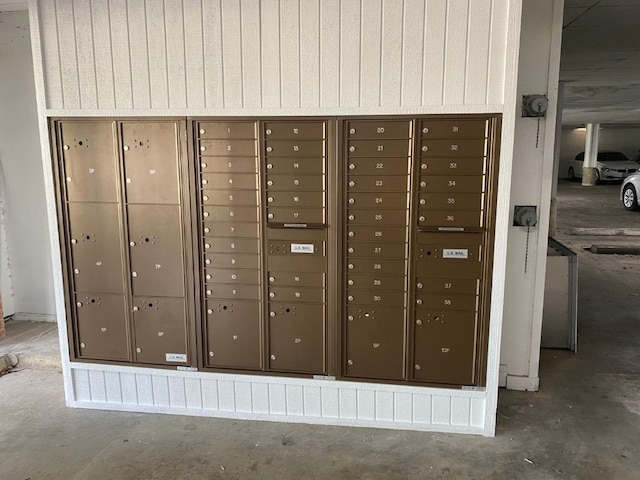 2401 Leon St Unit 210, Austin, TX 78705 - detailed view of mail area