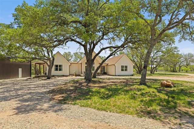 view of front of property