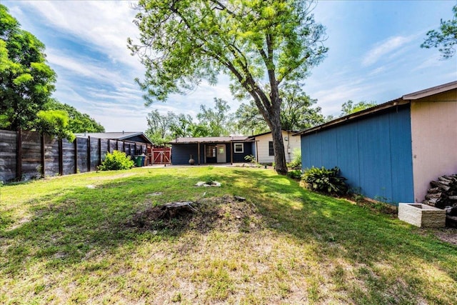 view of yard featuring fence