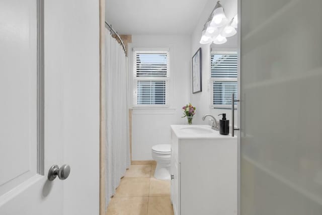 2844 Shoal Crest Ave, Austin, TX 78705 - full bath with vanity, a shower with curtain, baseboards, toilet, and tile patterned flooring