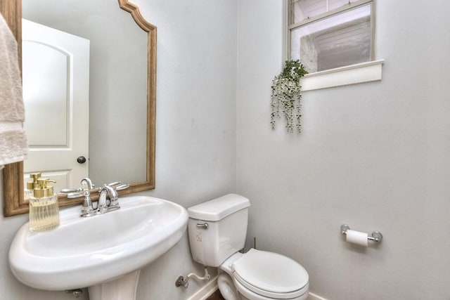 110 Chestnut Ct, Georgetown, TX 78633 - bathroom with toilet, a sink, and baseboards