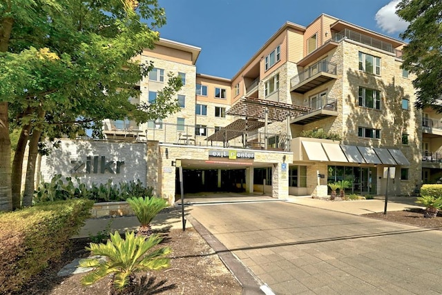 1900 Barton Springs Rd Unit 4023, Austin, TX 78704 - view of apartment building / complex