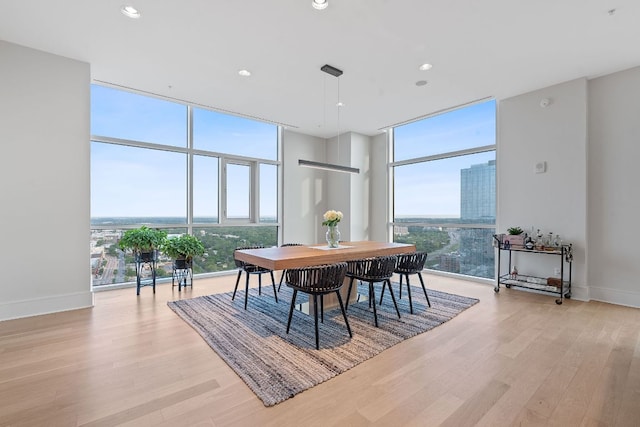 555 E 5th St Unit 2729, Austin, TX 78701 - dining space featuring a wall of windows, healthy amount of natural light, light wood-type flooring, recessed lighting, and baseboards
