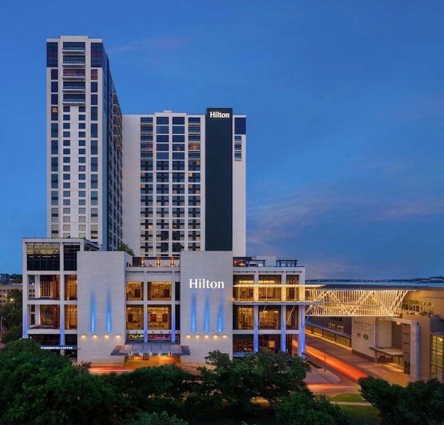 555 E 5th St Unit 2729, Austin, TX 78701 - view of building exterior featuring a city view