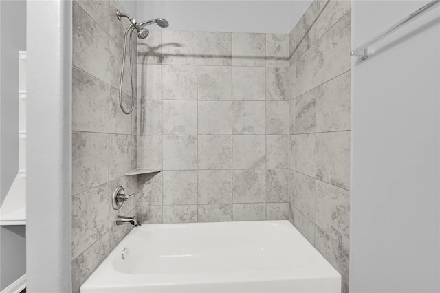 bathroom with tub / shower combination