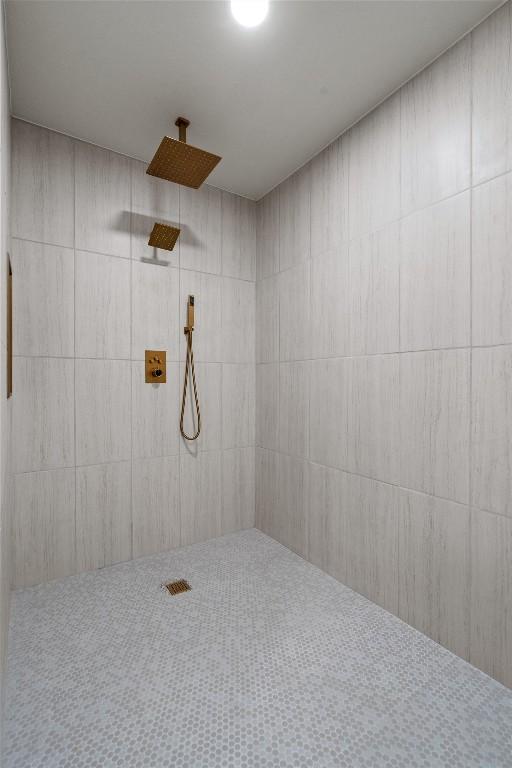 2901 Gabriel View Dr, Georgetown, TX 78628 - full bathroom with tiled shower