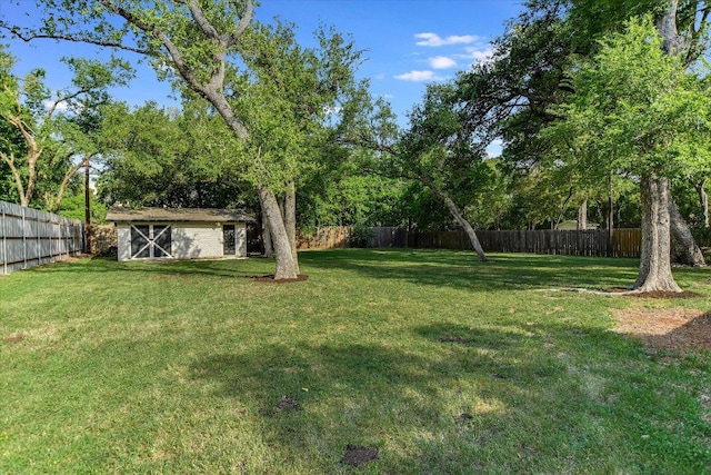 view of yard featuring a fenced backyard and an outdoor structure