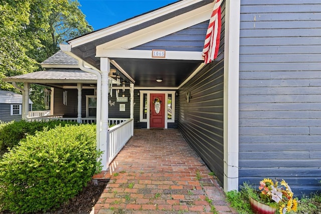 property entrance featuring a porch