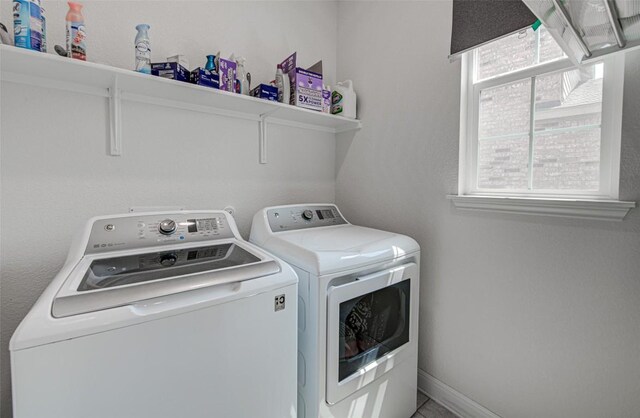 1117 Arbor Acres Loop, Leander, TX 78641 - laundry area featuring separate washer and dryer