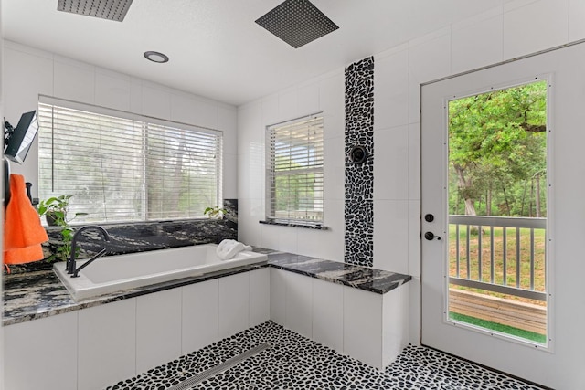129 Valley Spur, Smithville, TX 78957 - bathroom featuring a bath