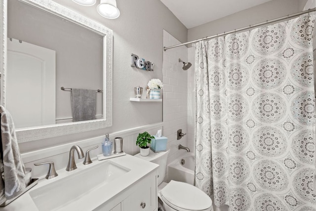 218 Sunrise Ridge Loop, Lakeway, TX 78738 - bathroom with vanity and shower / bath combo with shower curtain